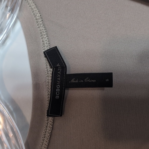 BCBGMaxAzria Beige Split Draped Back T Shirt - Picture 3 of 5